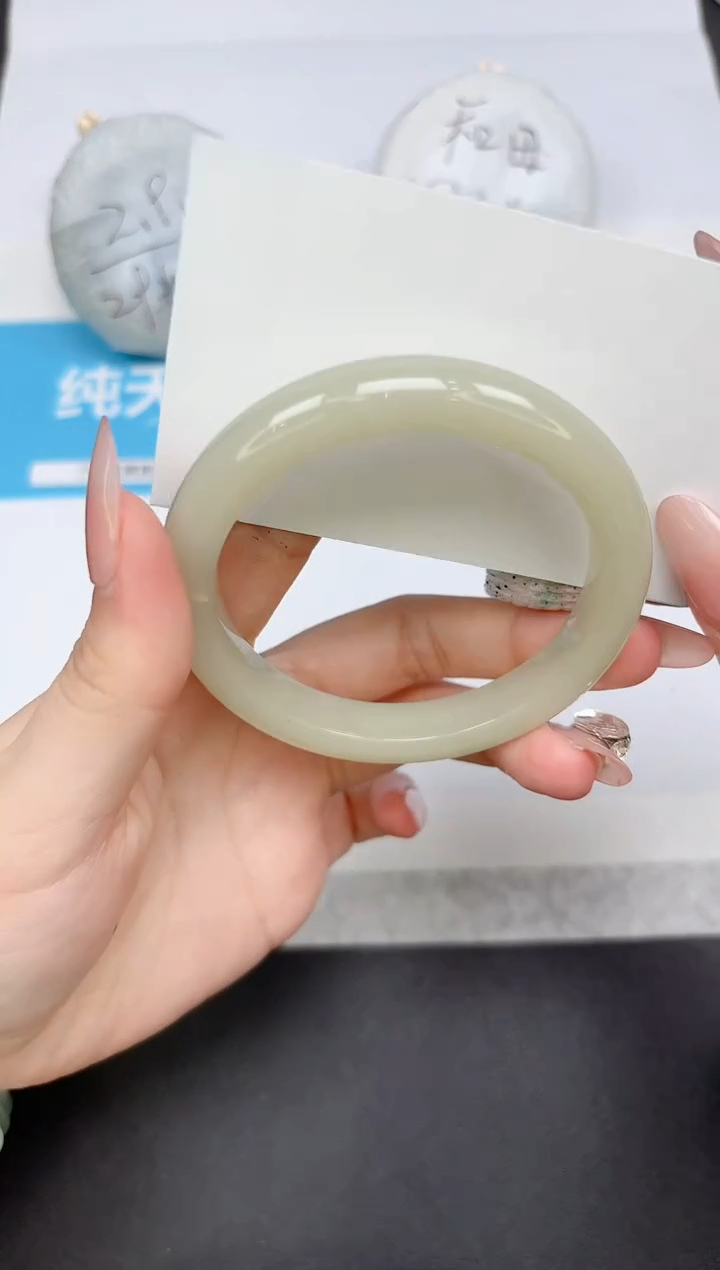 【闪购商品】石英质玉手镯未镶嵌159-57.5