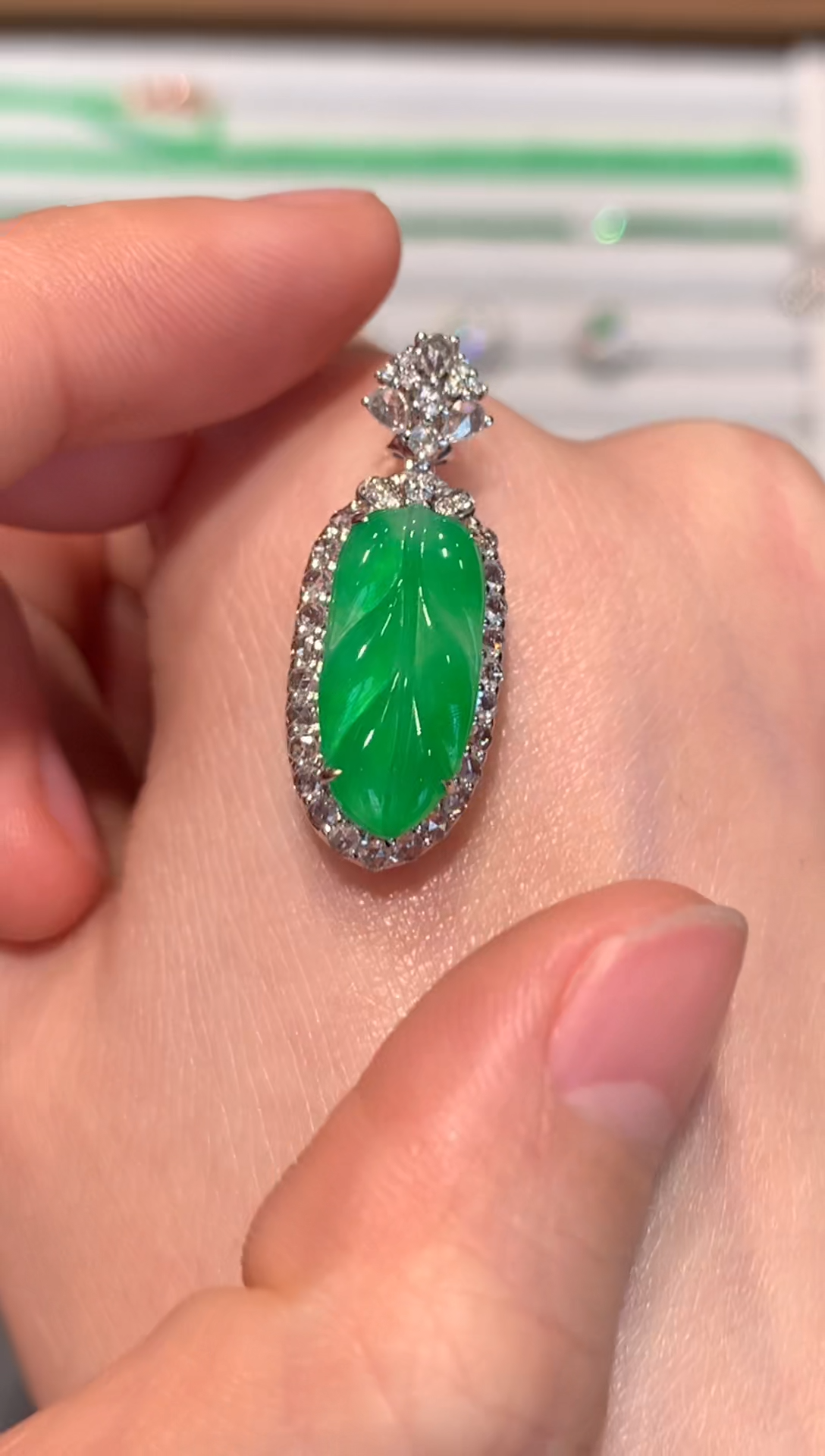 【闪购商品】翡翠吊坠(不含链)18K金镶嵌13000