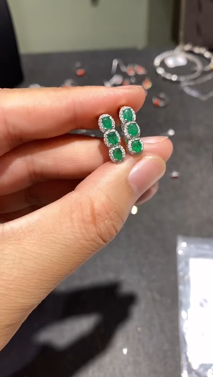 银S925镶嵌耳饰祖母绿耳钉