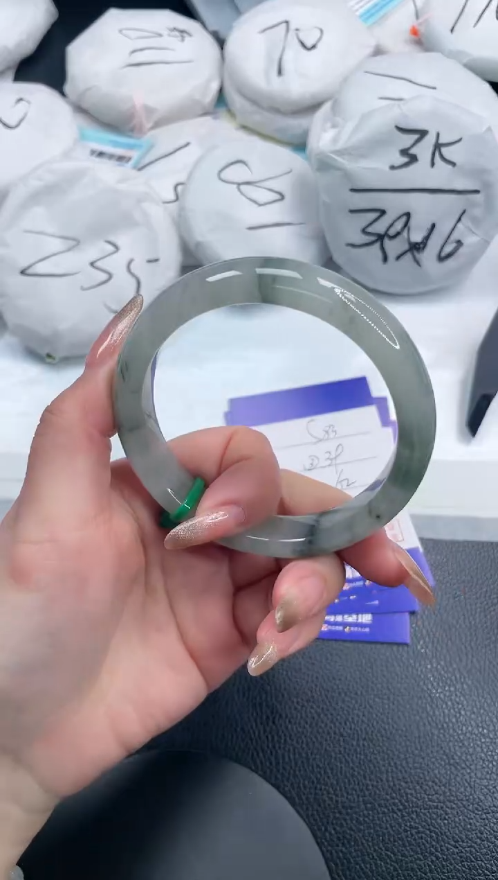 【闪购商品】石英质玉手镯未镶嵌7S83-62