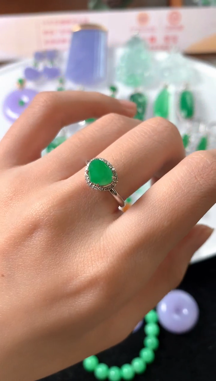 18K金镶嵌戒指翡翠戒指