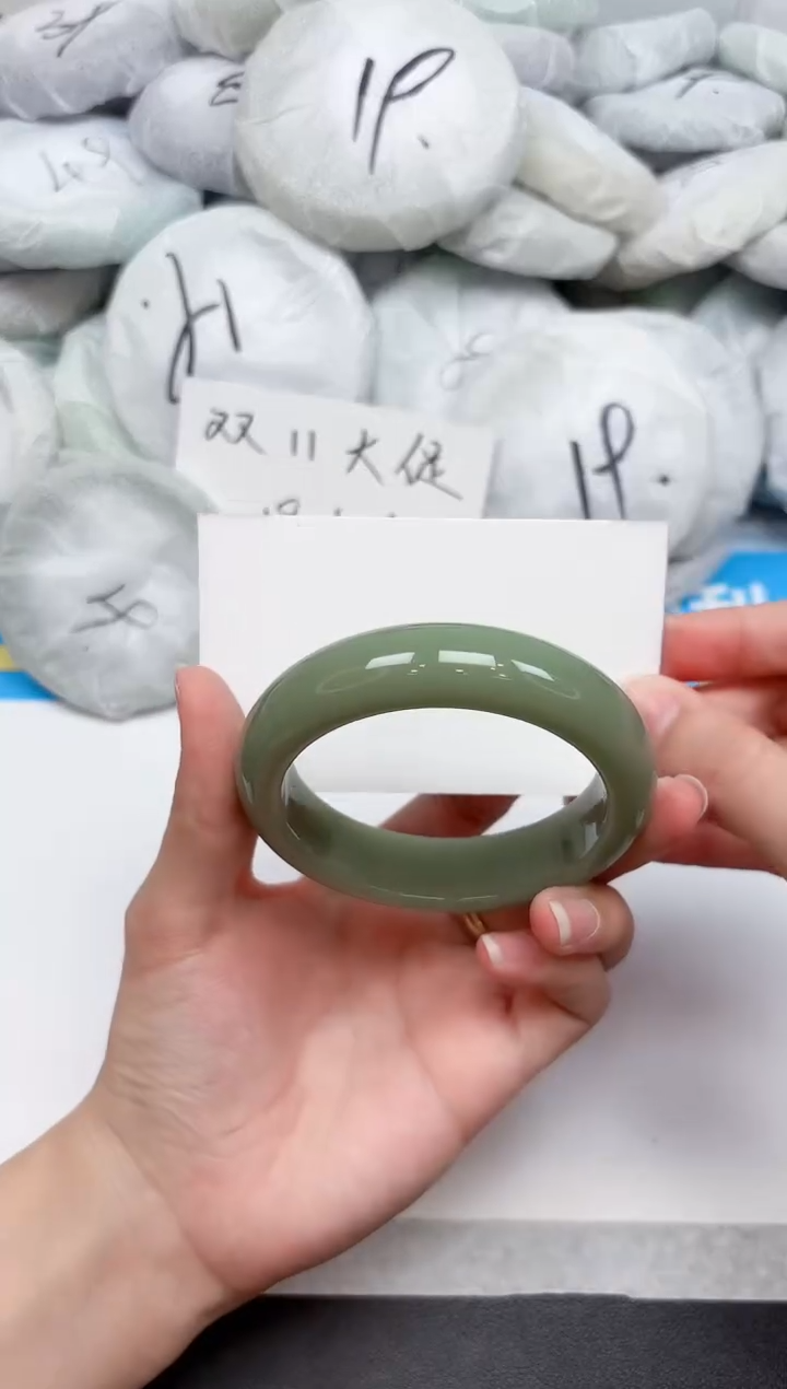 未镶嵌手镯石英质玉189-56.7