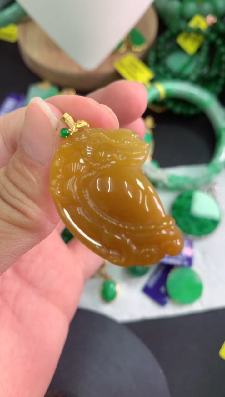 颈饰18K金镶嵌翡翠挂件