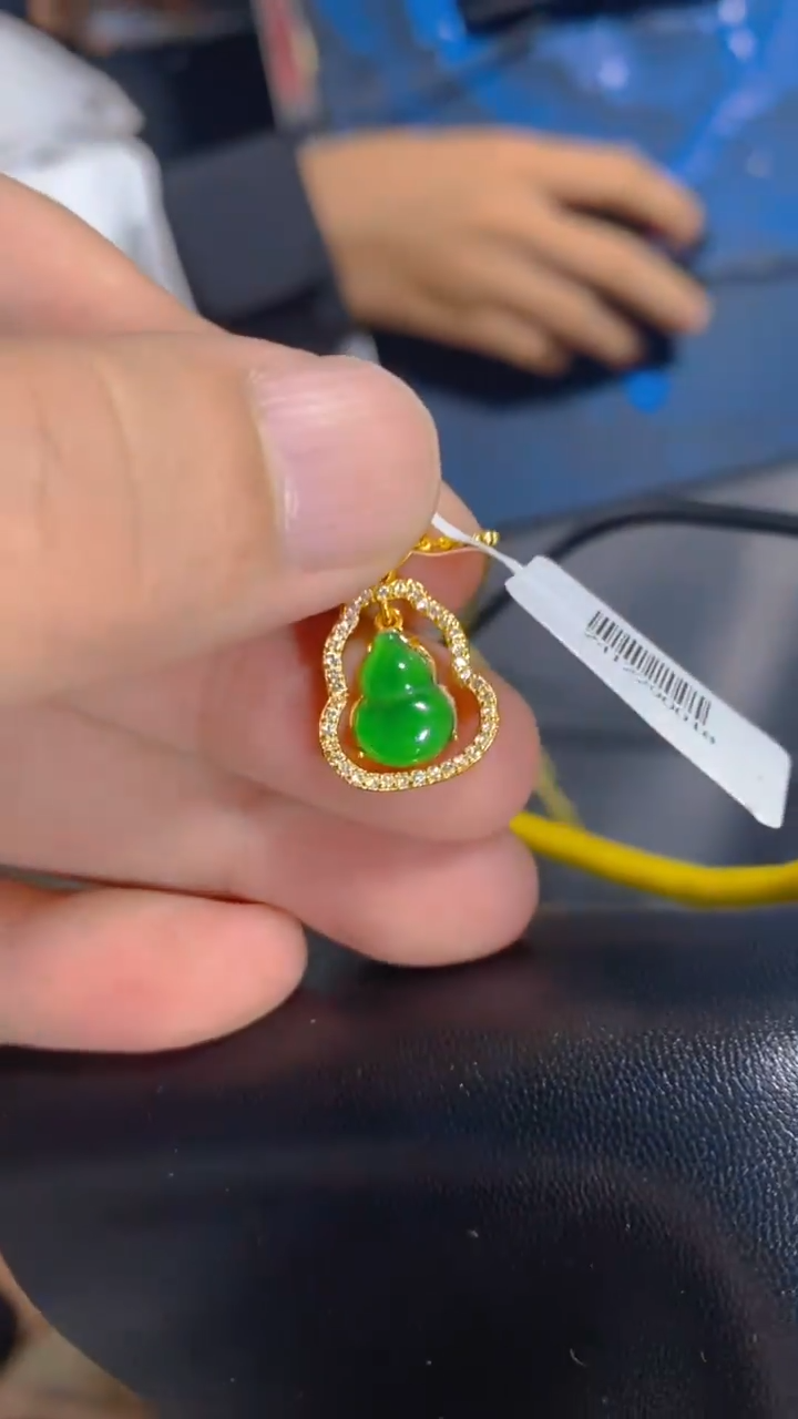 【闪购商品】翡翠吊坠(赠链)未镶嵌0129153237多样性发一