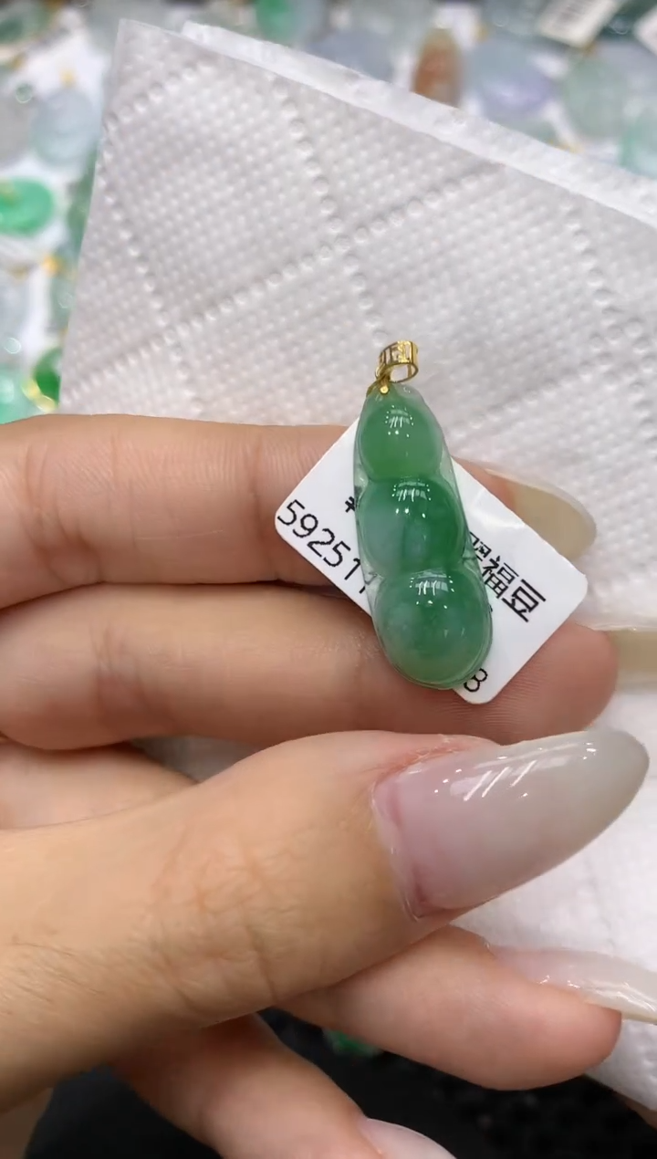颈饰18K金镶嵌翡翠111111111111