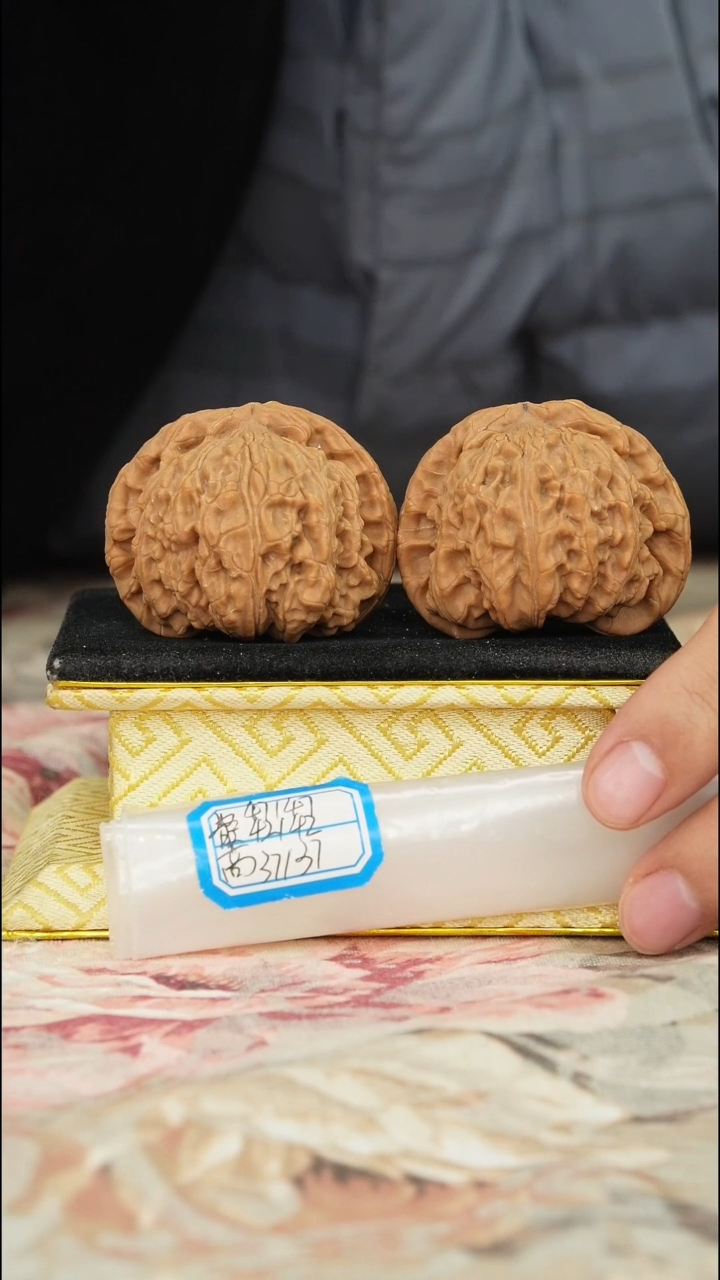 【闪购商品】文玩核桃把件白狮子