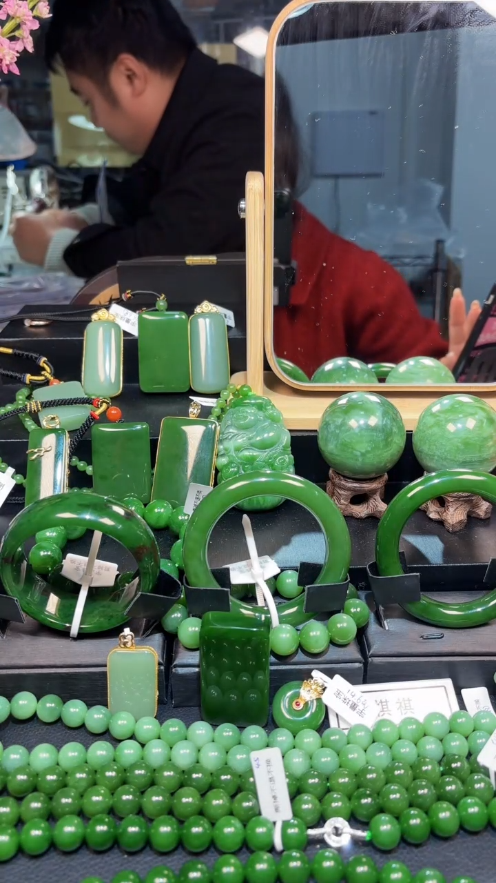 【闪购商品】和田玉（碧玉）吊坠(赠链)18K金镶嵌1