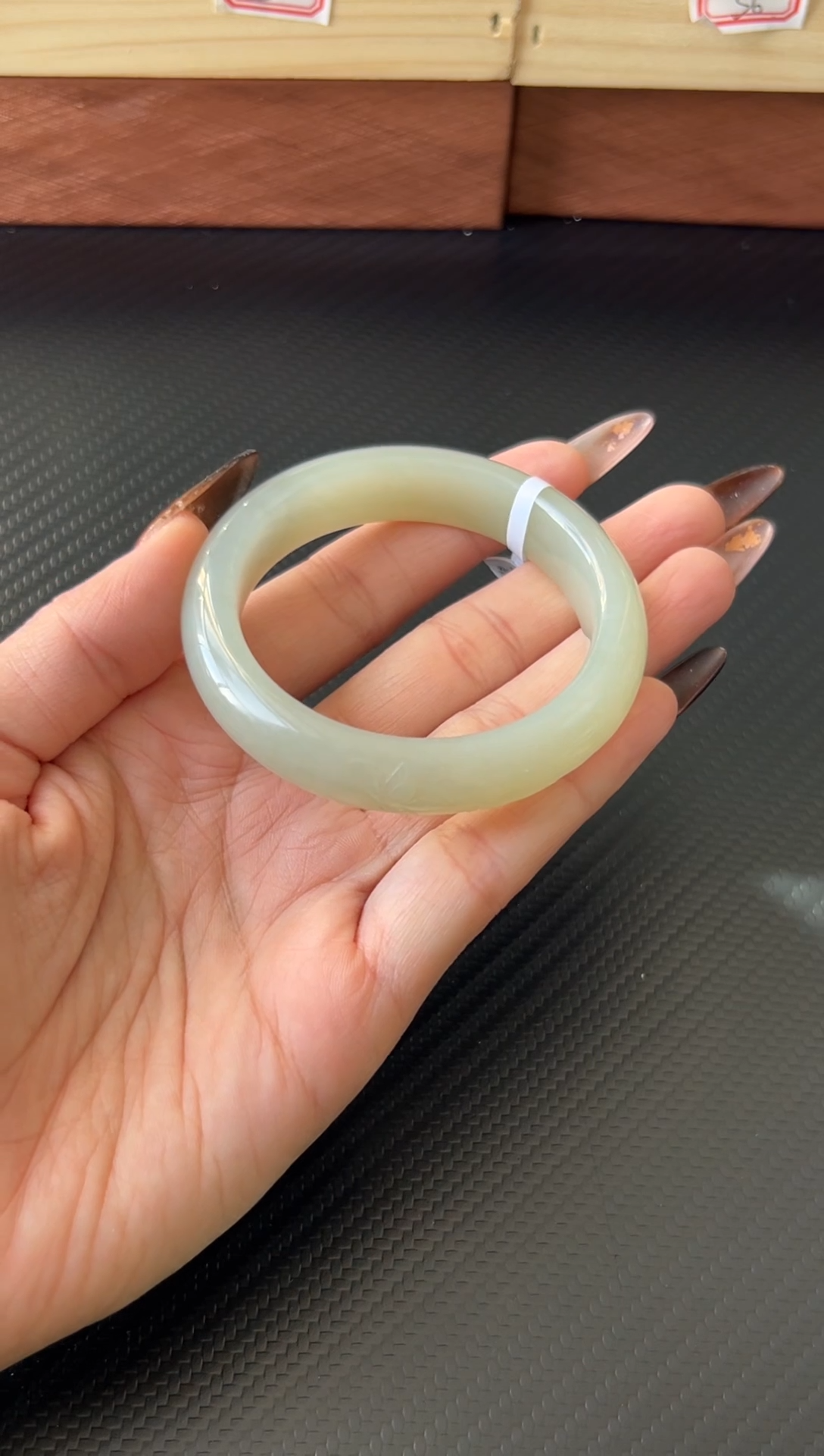 未镶嵌手镯和田玉且末近矿微色差53k