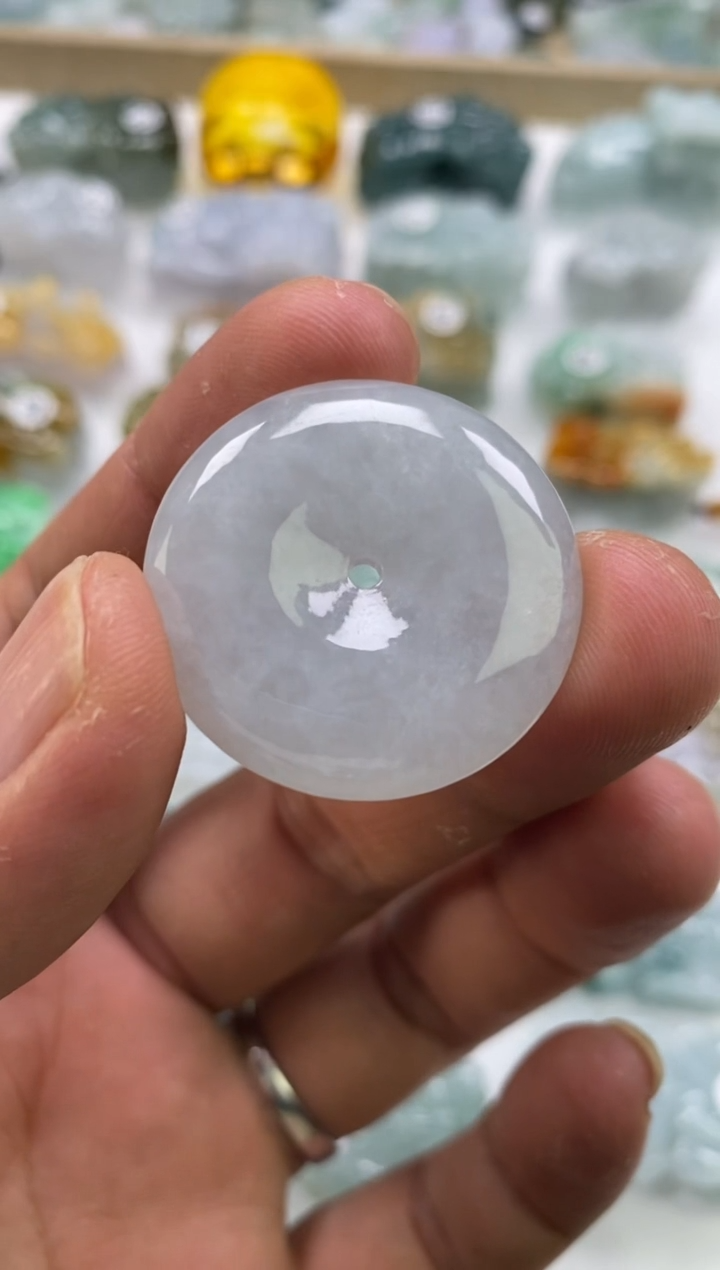 翡翠未镶嵌颈饰多人貔貅