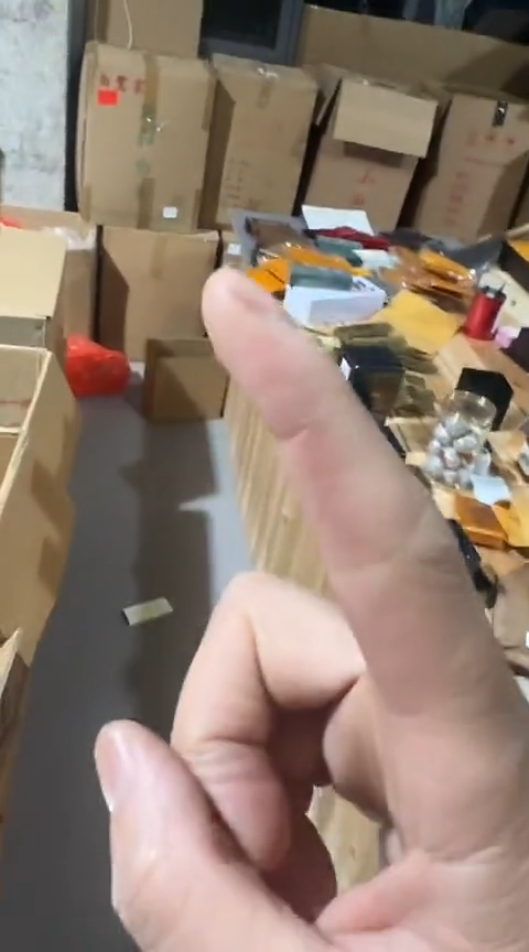 桌面一堆·······