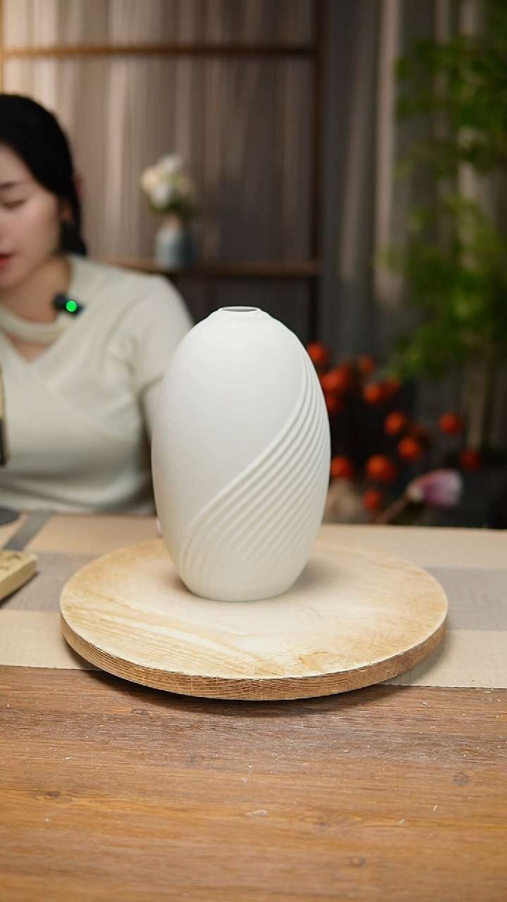 【闪购商品】陶瓷  花器斜纹水滴高26 