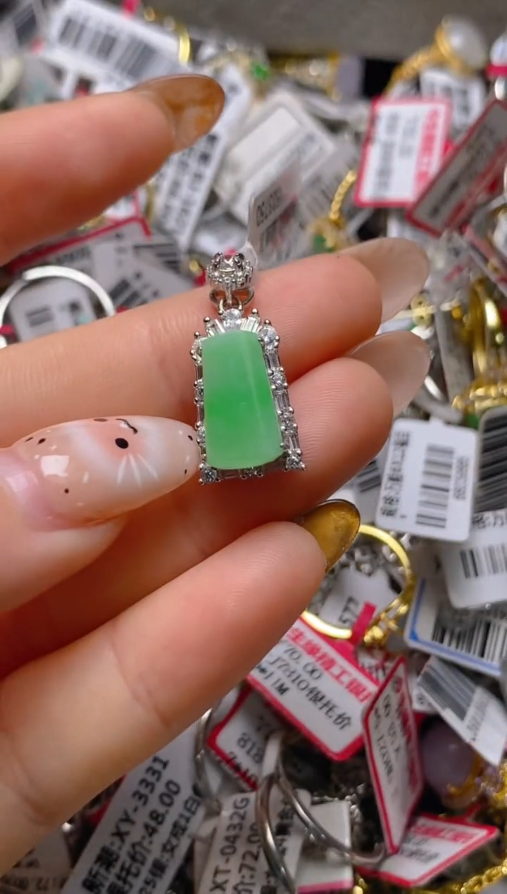 银S925镶嵌戒指翡翠百内无证书