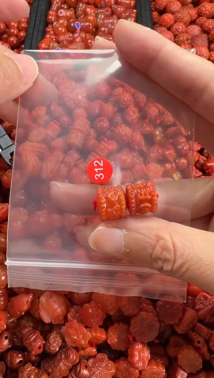 【闪购商品】南红玛瑙未镶嵌颈饰1