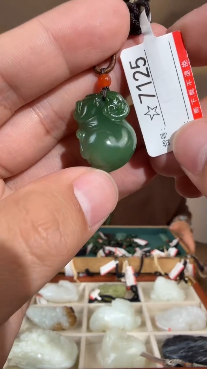 颈饰未镶嵌和田玉1