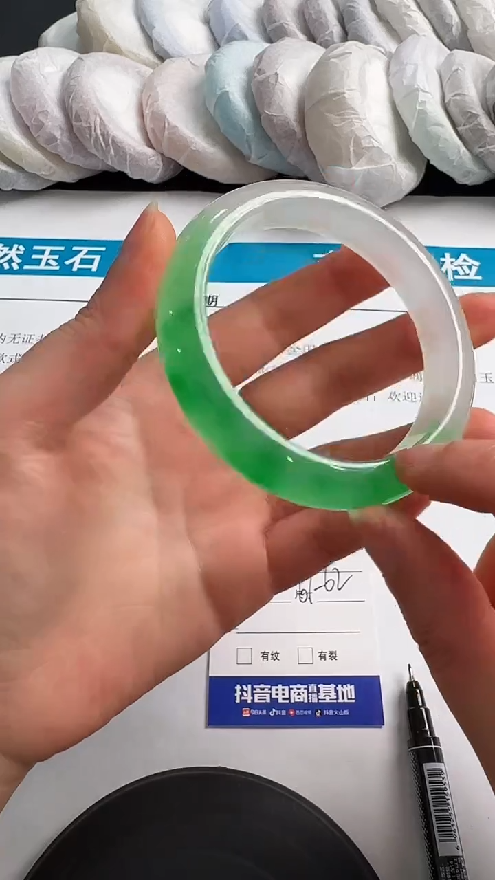 未镶嵌手镯石英质玉30