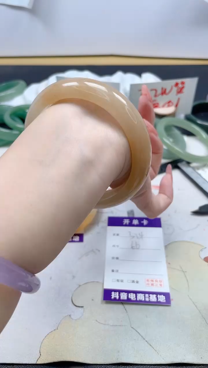 【闪购商品】石英质玉手镯未镶嵌324/66