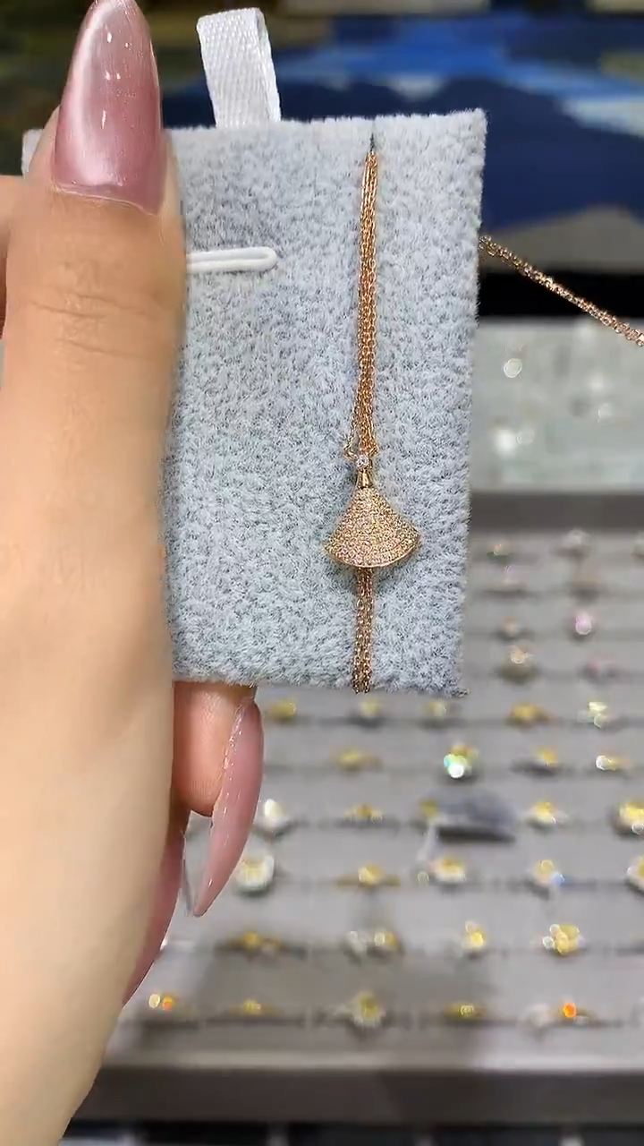 【闪购商品】钻石项链18K金镶嵌钻石项链