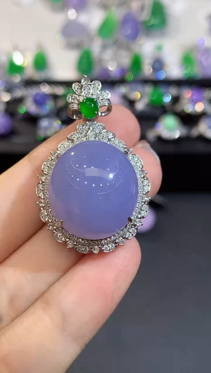 吊坠(不含链)18K金镶嵌翡翠多样性发其一