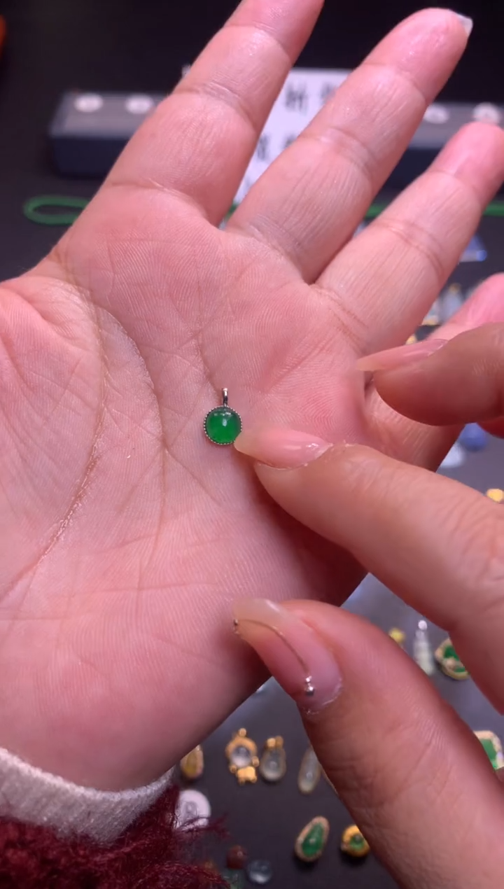 【闪购商品】翡翠吊坠(不含链)18K金镶嵌1