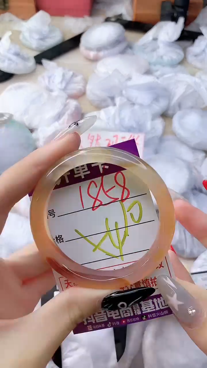 玛瑙/玉髓手镯未镶嵌1858