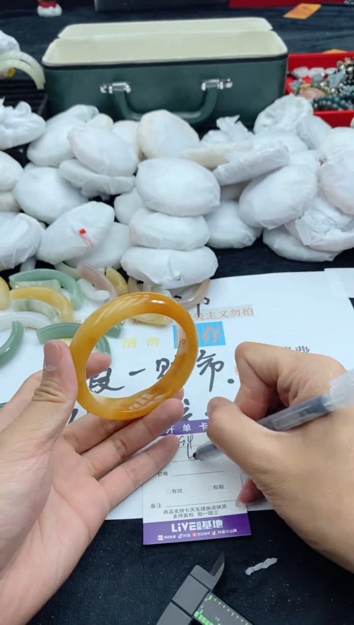 【闪购商品】石英质玉手镯未镶嵌94