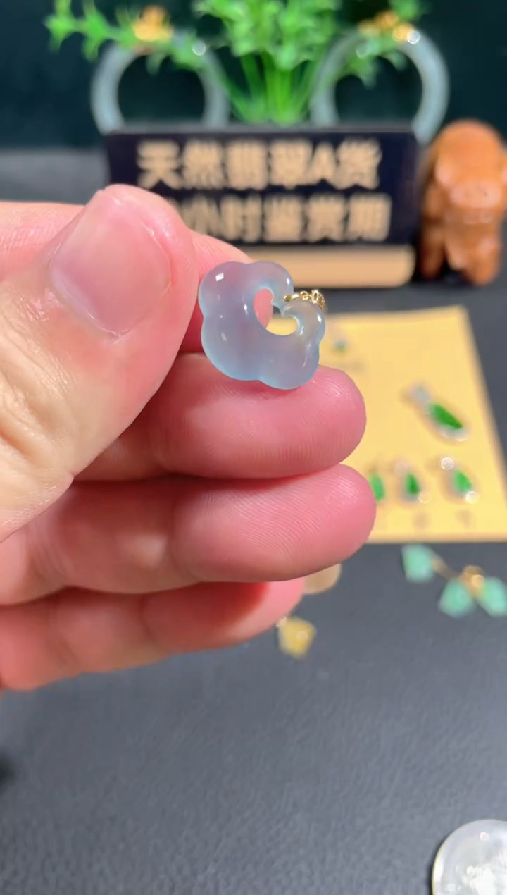 颈饰18K金镶嵌翡翠翡翠