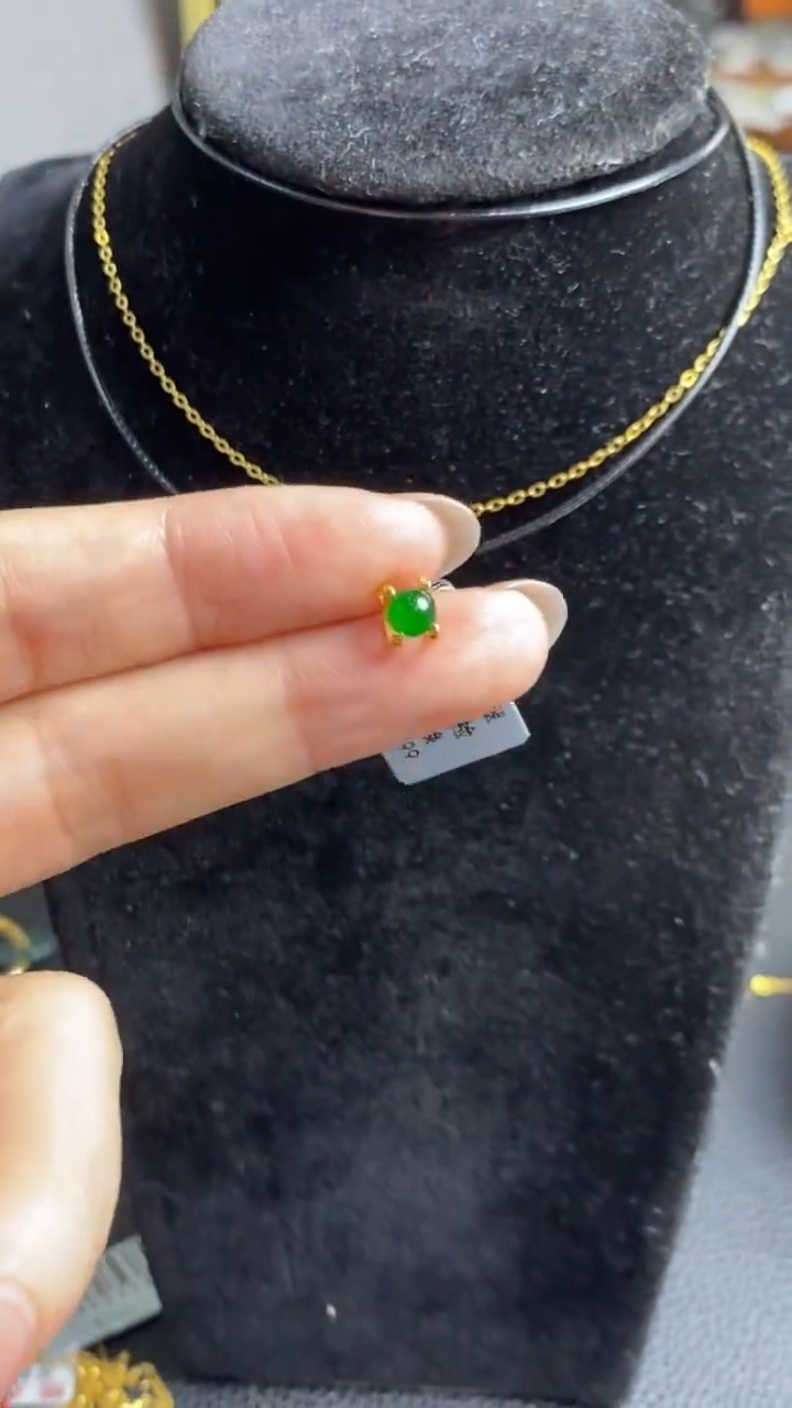 翡翠18K金镶嵌颈饰吊坠