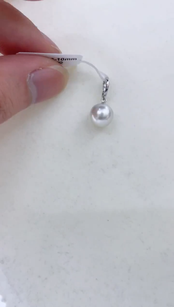 颈饰18K金镶嵌海水珍珠  