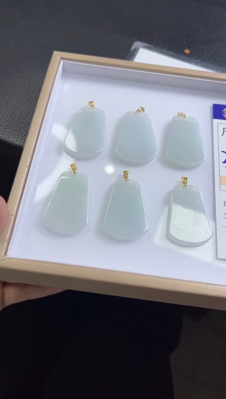 【闪购商品】翡翠颈饰18K金镶嵌M49  /多样性发一件/配绳子