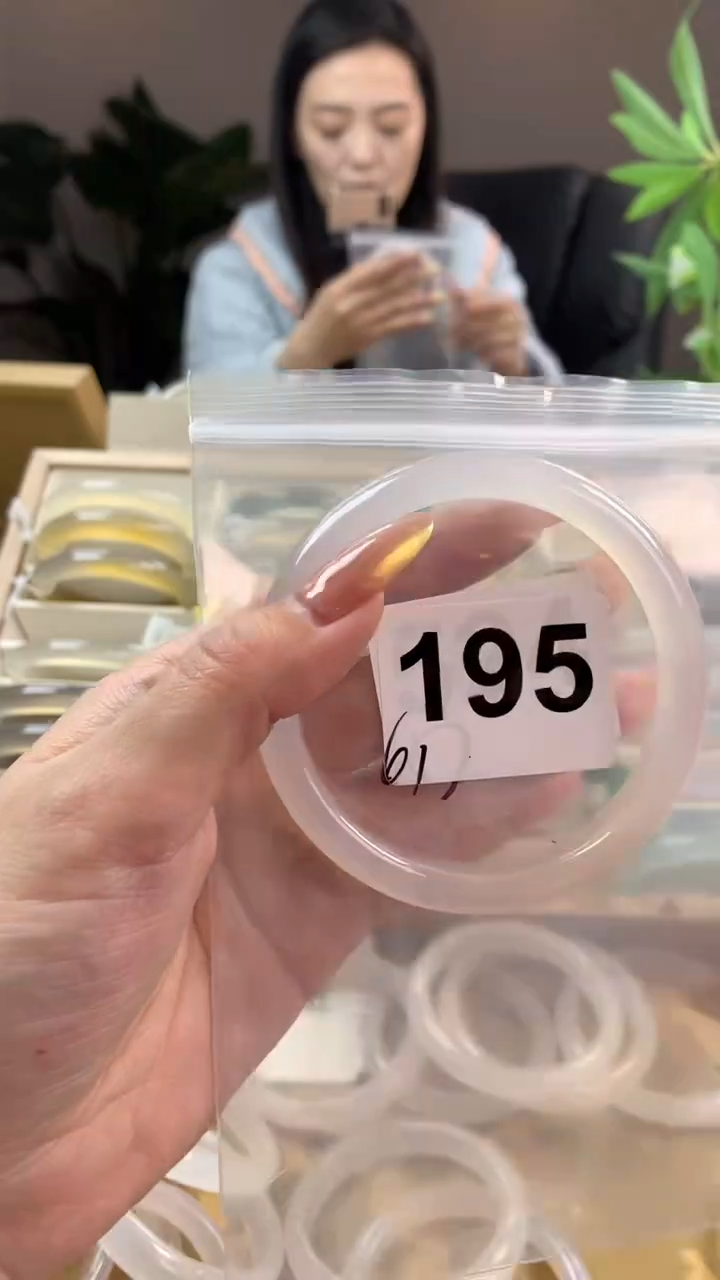 【闪购商品】玛瑙/玉髓手镯未镶嵌195
