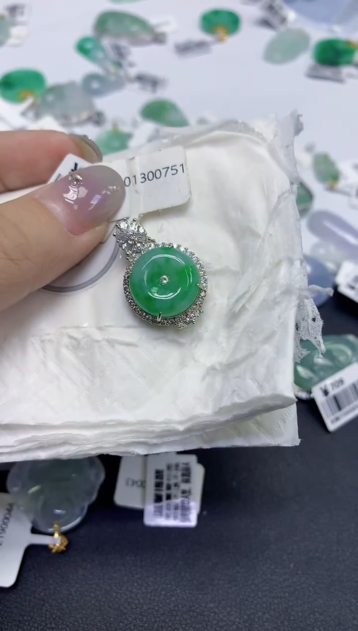 颈饰未镶嵌翡翠天然缅甸翡翠A货百元以上9元证书费自理
