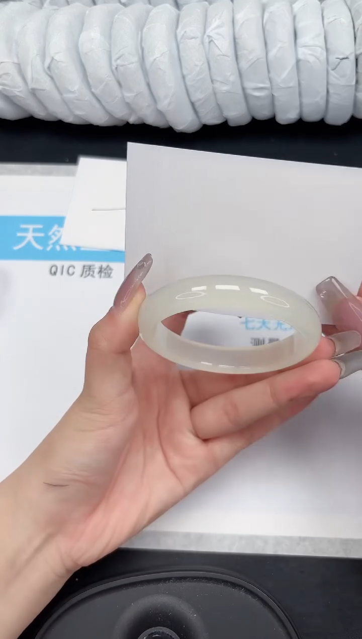 【闪购商品】石英质玉手镯未镶嵌86-55.8