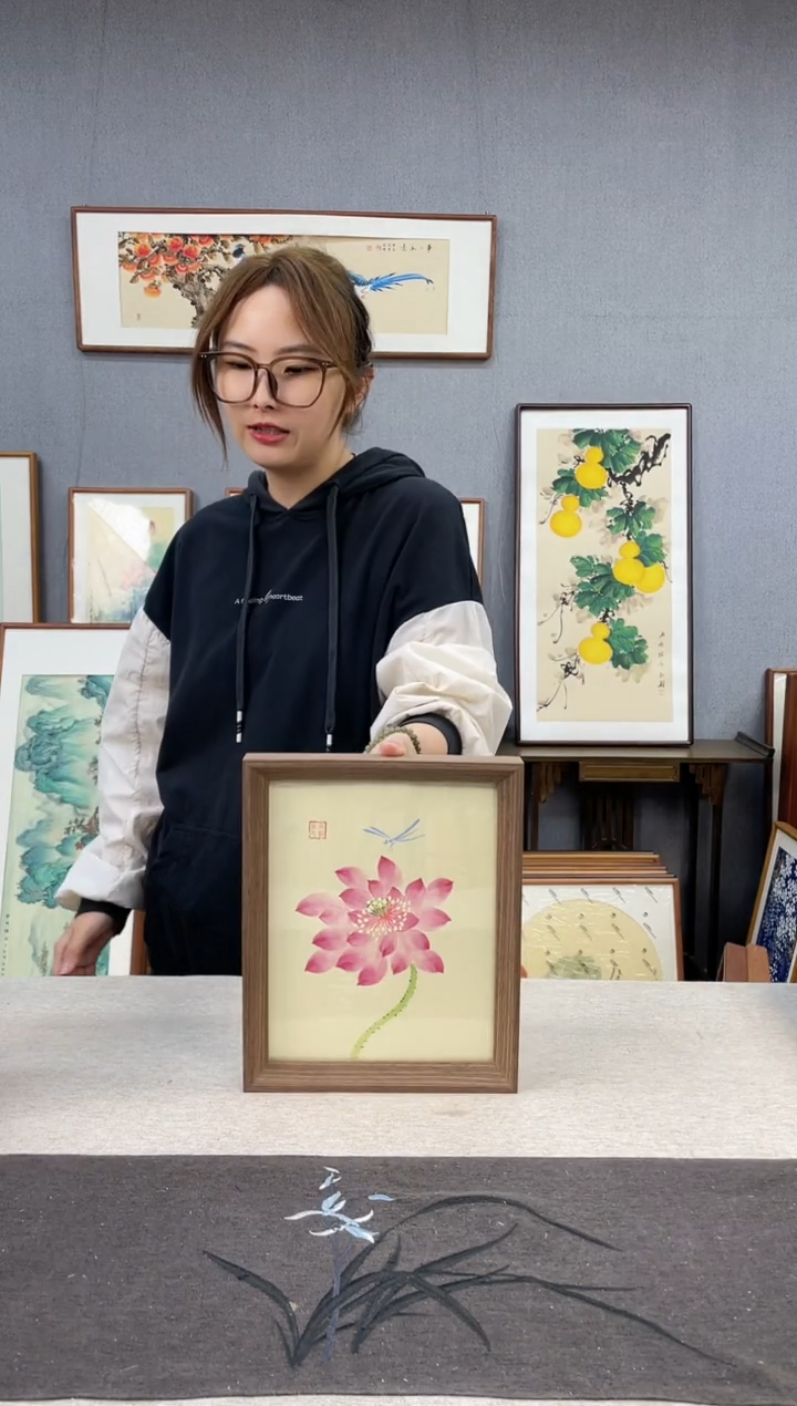 【闪购商品】国画10寸-23*29摆台书法作品-荷花