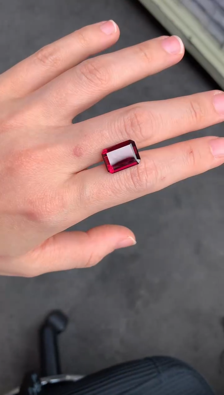 【闪购商品】石榴石裸石未镶嵌11.6ct镁铝榴石