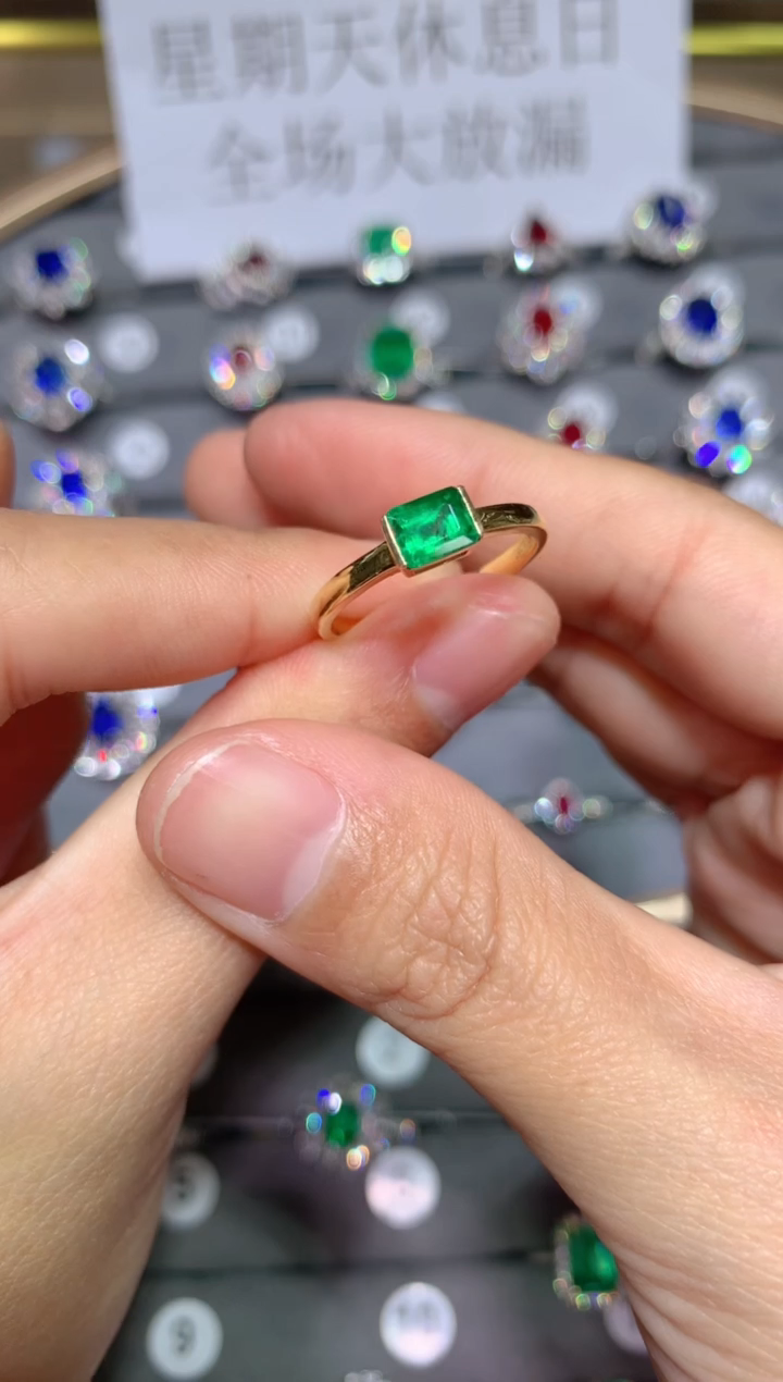 【闪购商品】祖母绿戒指18K金镶嵌0.5CT