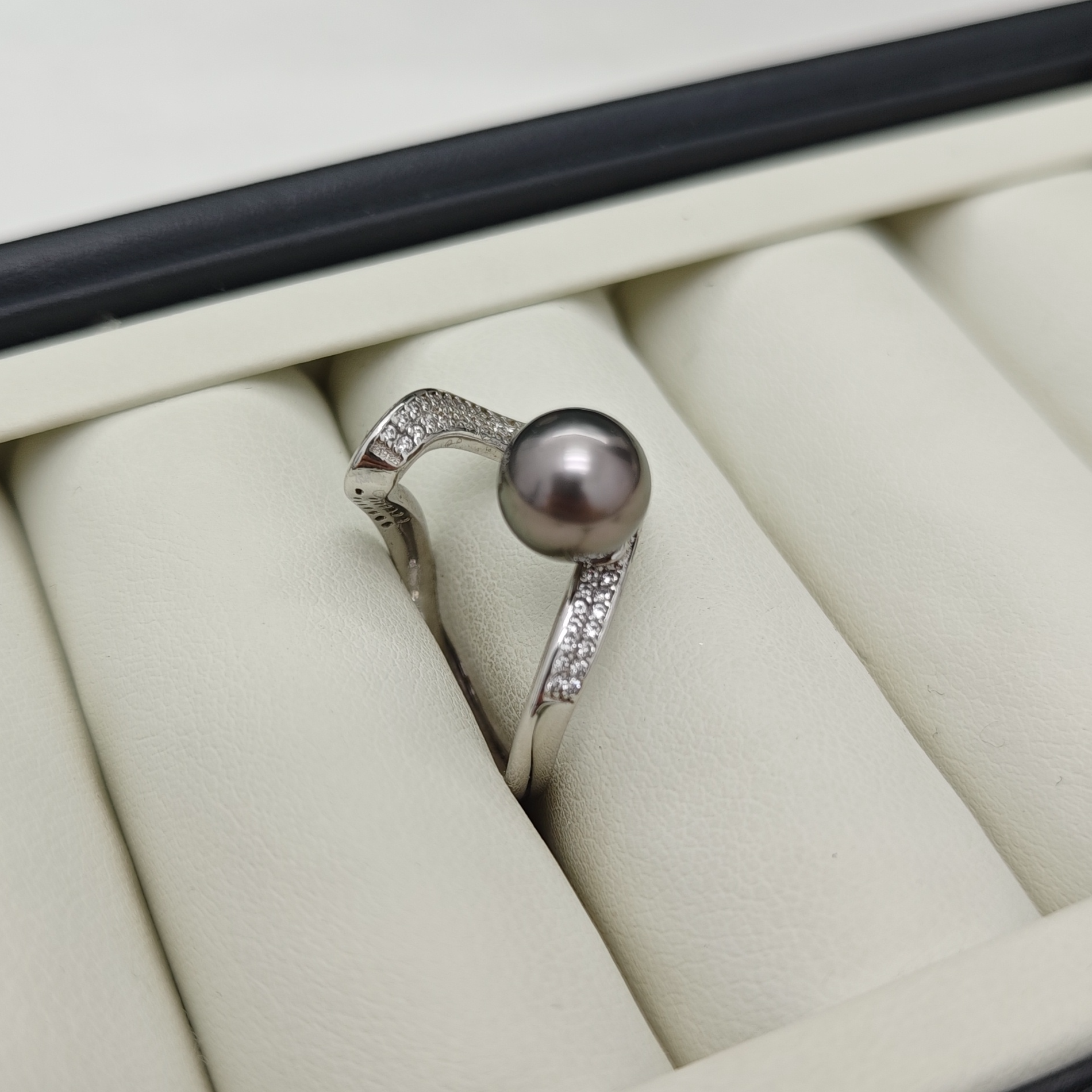 梁大大珠宝 海水大溪地黑珍珠 s925银戒指 时尚款