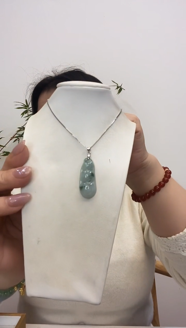 【闪购商品】翡翠颈饰银S925镶嵌小福豆赠合金链