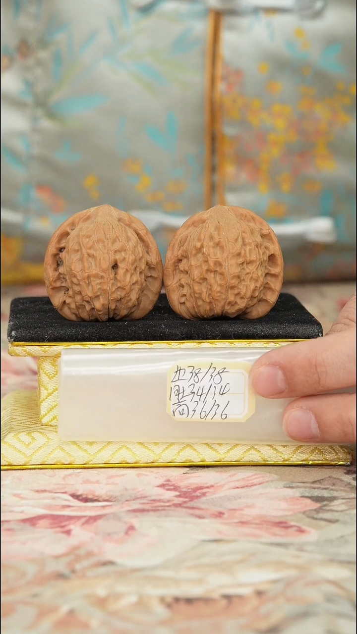 【闪购商品】文玩核桃把件非嫁接将军帽