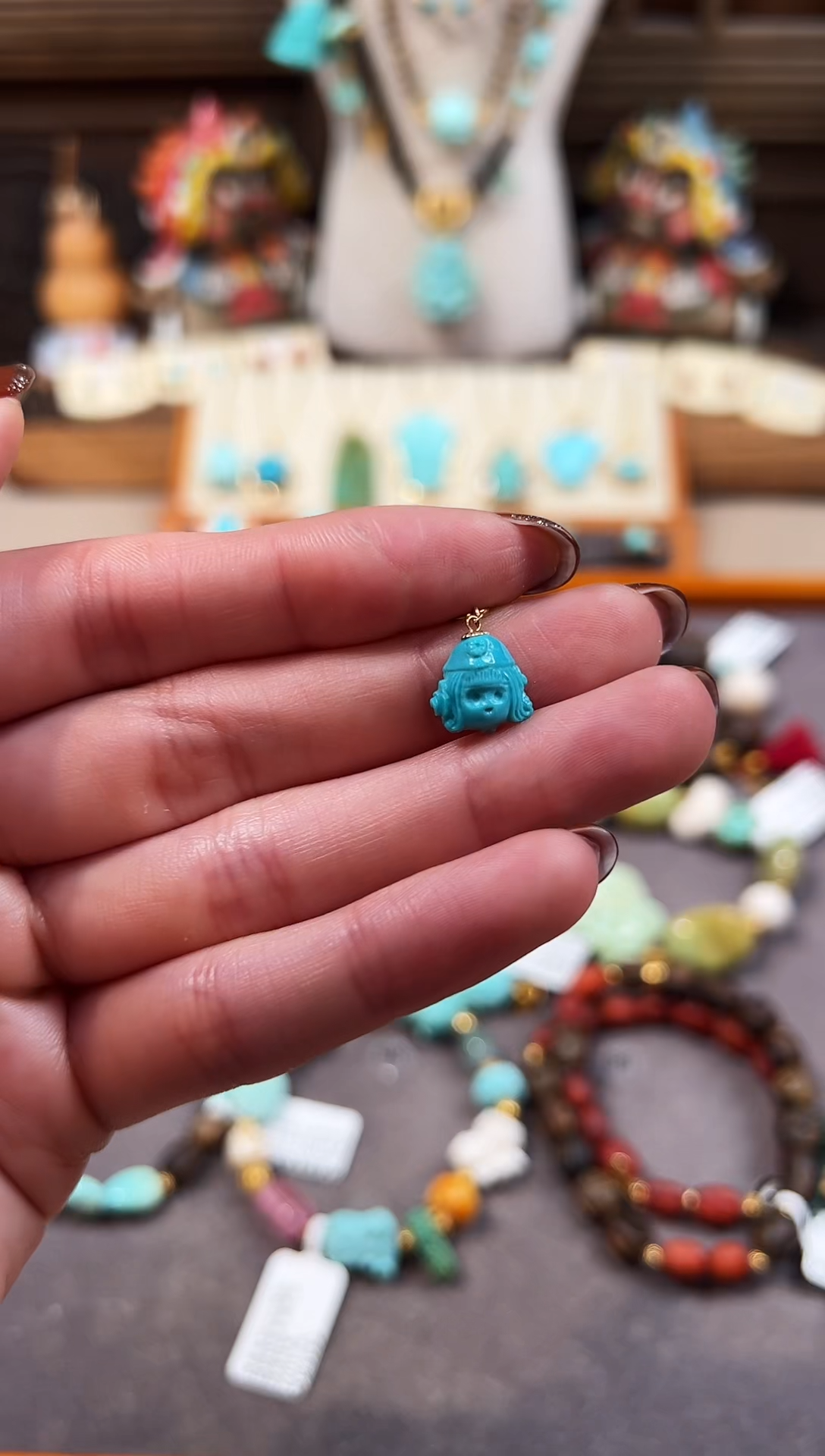 18K金镶嵌绿松石提溜小女巫