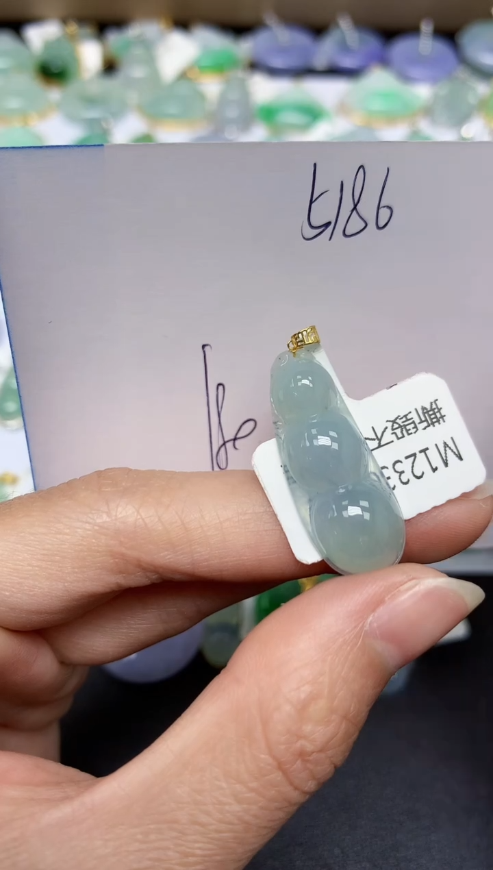 翡翠18K金镶嵌颈饰天然翡翠A货