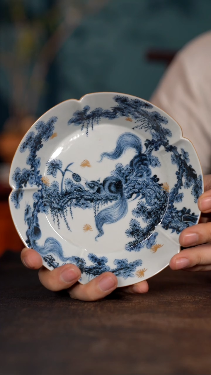 含真藏古松鼠壶承