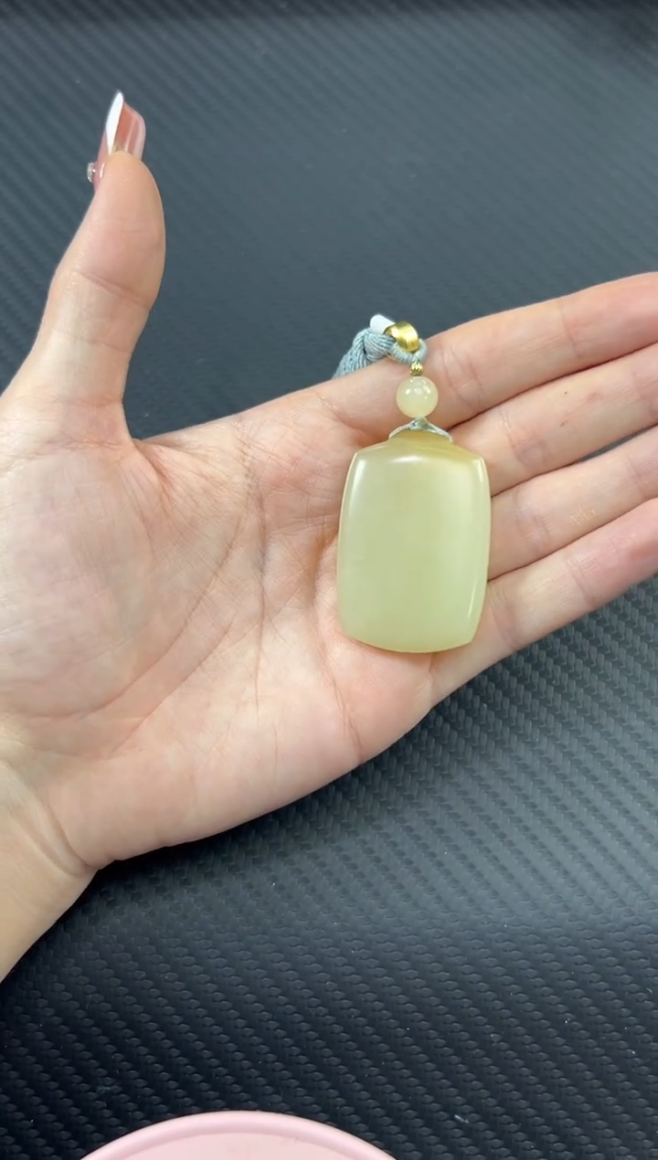 【闪购商品】和田玉吊坠(赠链)未镶嵌且末金山微色差吊坠