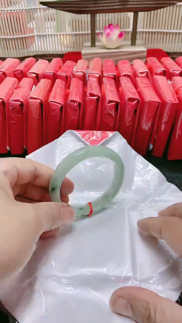 翡翠手镯未镶嵌161拍哪个图片就是发哪个58.5圈口
