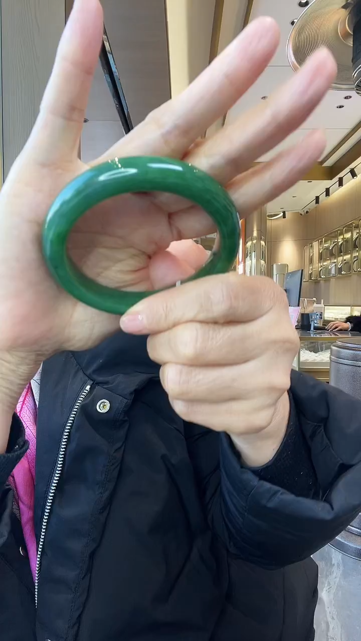 【闪购商品】和田玉手镯未镶嵌森绿镯61