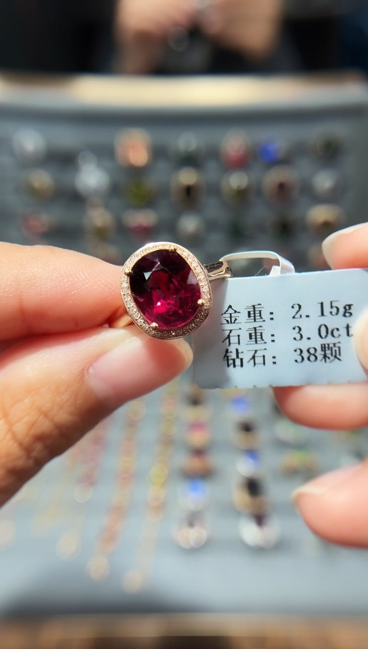 18K金镶嵌戒指碧玺3.0..