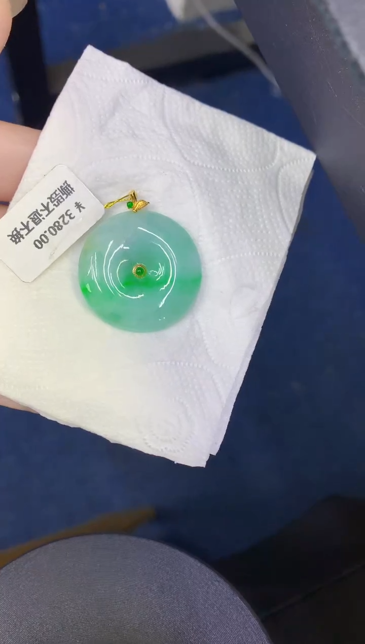 颈饰18K金镶嵌翡翠缅甸天然翡翠A货