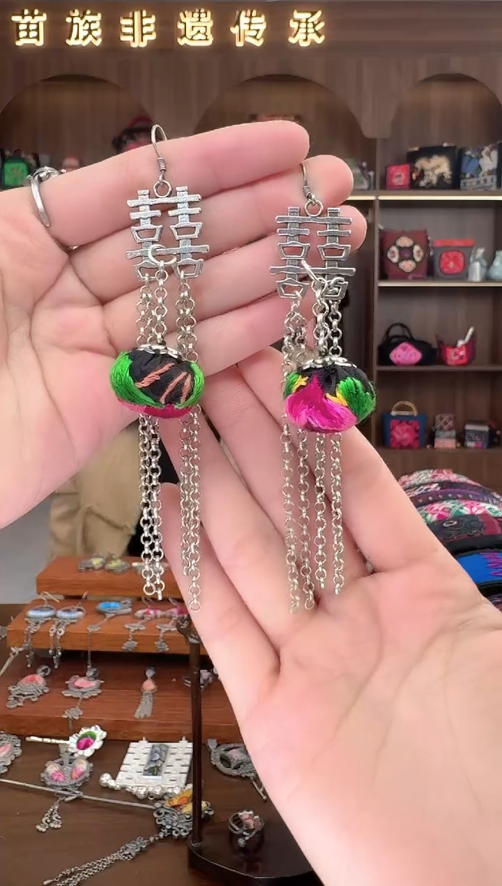 【闪购商品】织绣扶光苗绣传承135