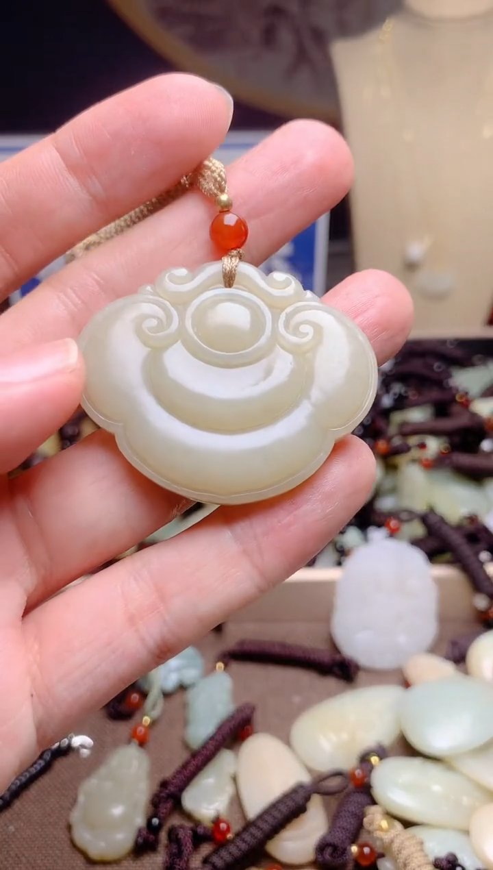 和田玉未镶嵌颈饰1