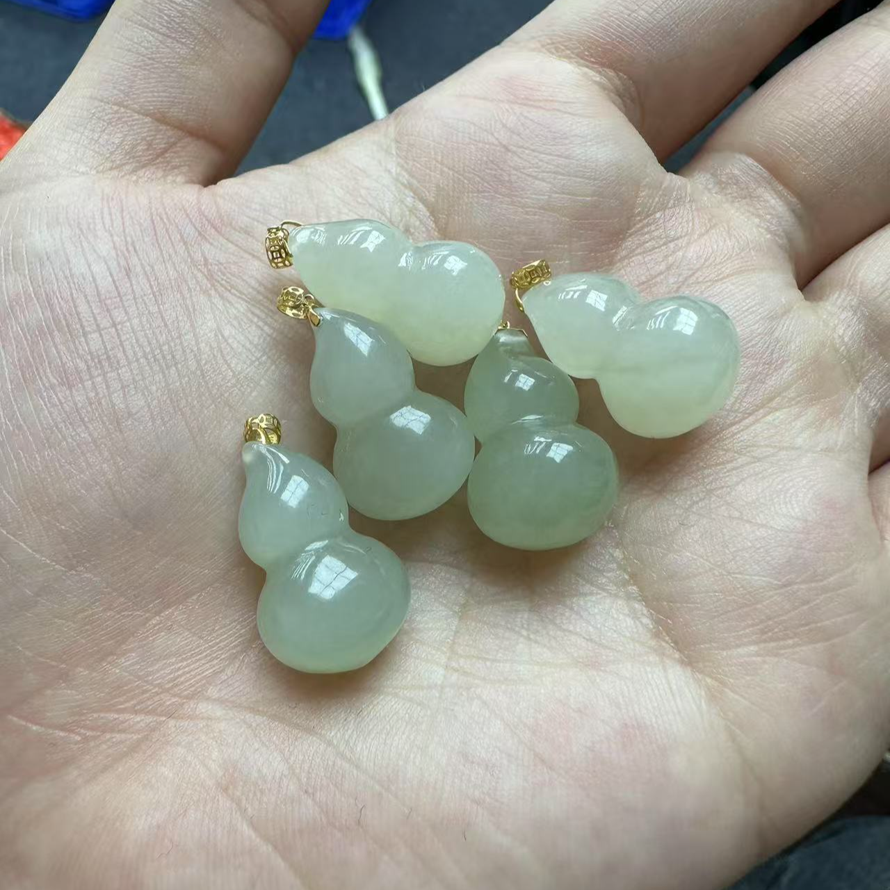 精品和田玉小葫芦吊坠18k金镶嵌 多样性发货 拍一发一 颜色微差