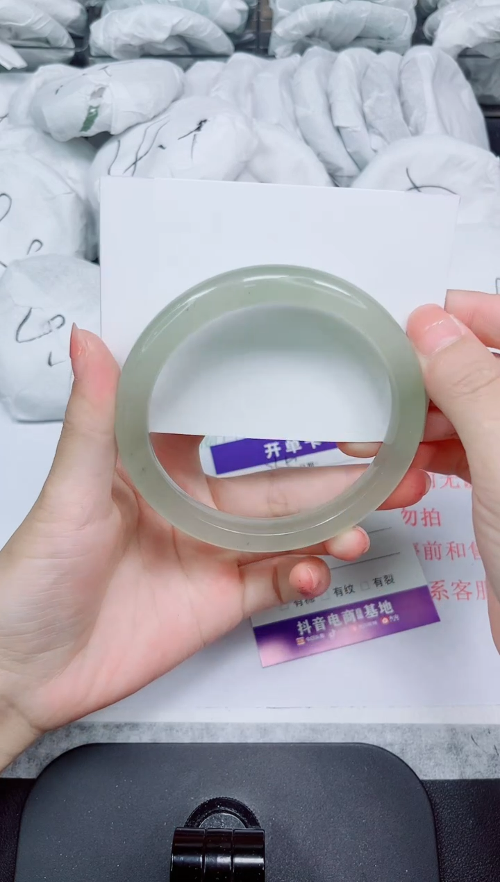 石英质玉手镯未镶嵌235-68